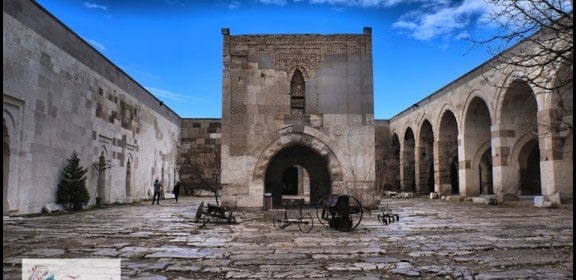 The inner courtyard with a small mosque in the middle.