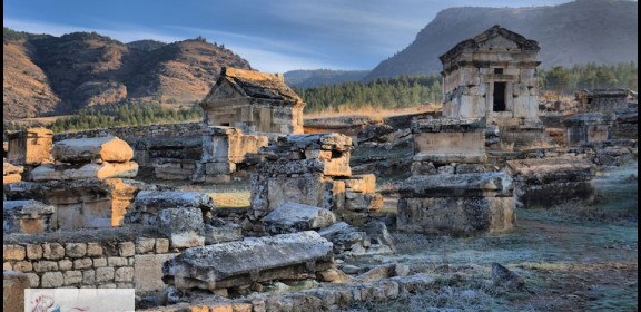 The necropolis has 1,200 tombs of various types, including tumuli, sarcophagi and house-shaped tombs from the Hellenistic, Roman and early Christian periods. Some have Jewish inscriptions.