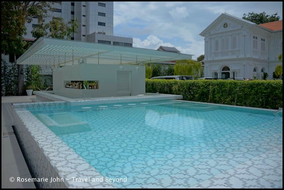 The pool and pool bar at MM